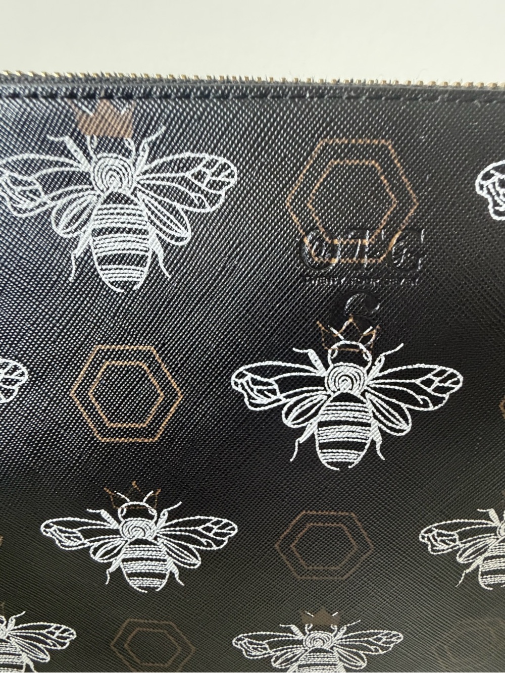 Black Queen Bee Print Crossbody Bag - Picture 2 of 4